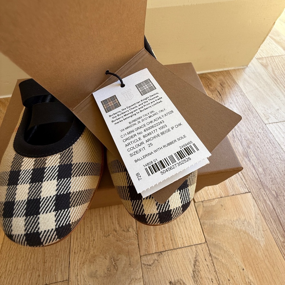 Burberry Grace Beige and Black Plaid Ballet Flat Shoe Girls s25 - Picture 7 of 8
